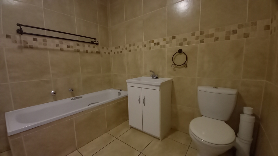 To Let 2 Bedroom Property for Rent in Monument Gauteng