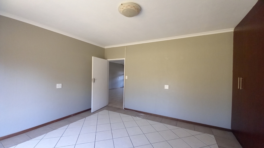 To Let 2 Bedroom Property for Rent in Monument Gauteng