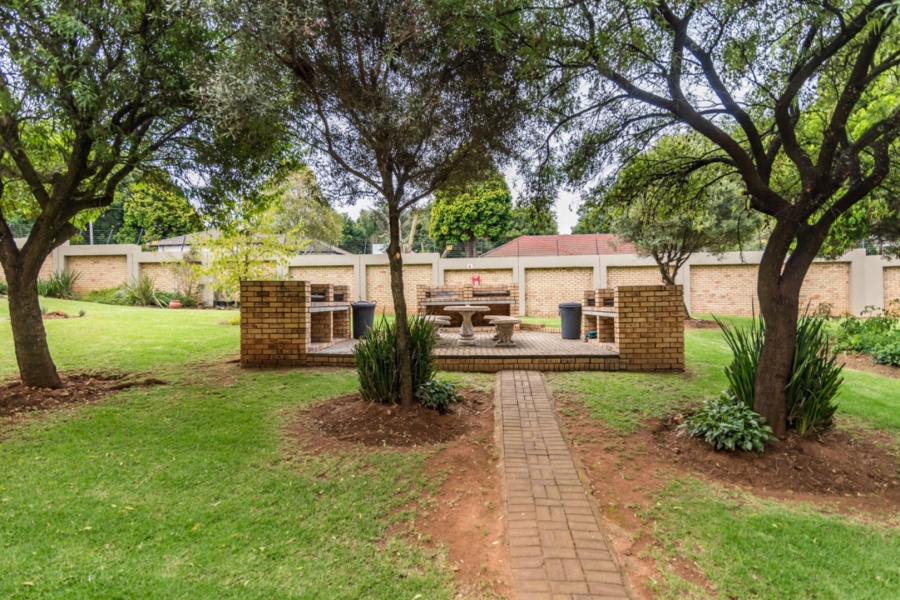 To Let 2 Bedroom Property for Rent in Monument Gauteng