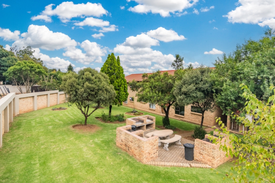 To Let 2 Bedroom Property for Rent in Monument Gauteng