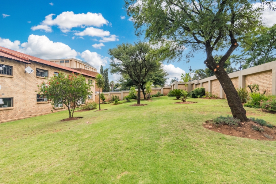 To Let 2 Bedroom Property for Rent in Monument Gauteng