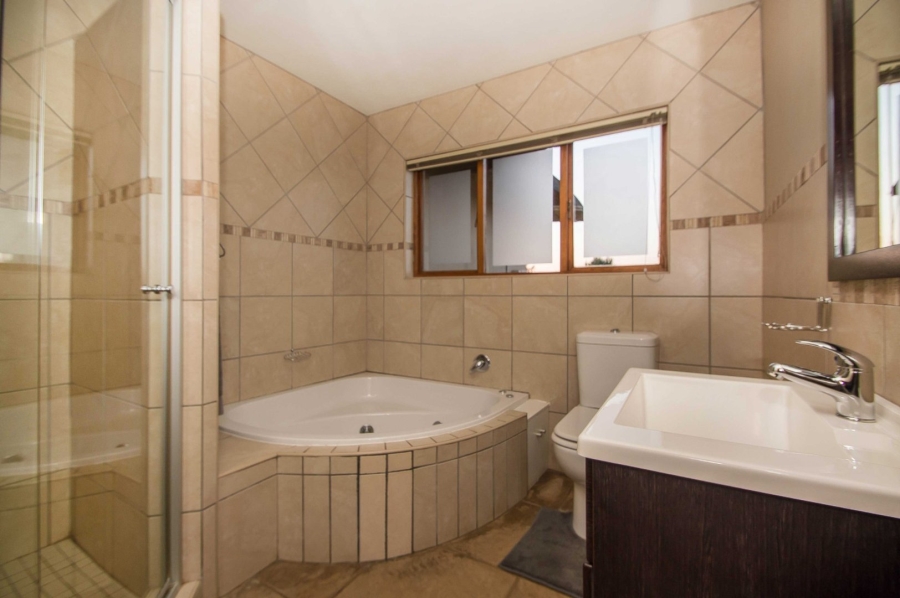 6 Bedroom Property for Sale in Sterkfontein Country Estates Gauteng