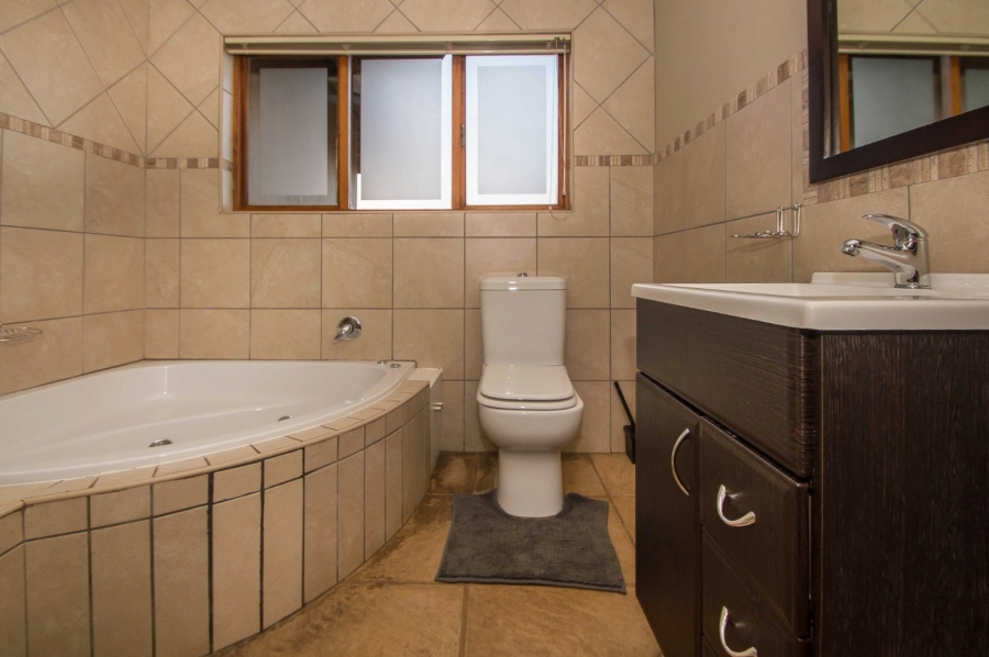 6 Bedroom Property for Sale in Sterkfontein Country Estates Gauteng