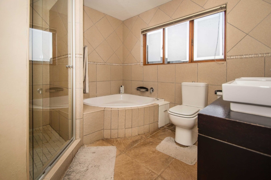 6 Bedroom Property for Sale in Sterkfontein Country Estates Gauteng