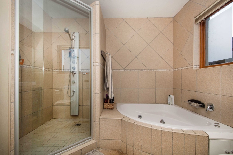 6 Bedroom Property for Sale in Sterkfontein Country Estates Gauteng