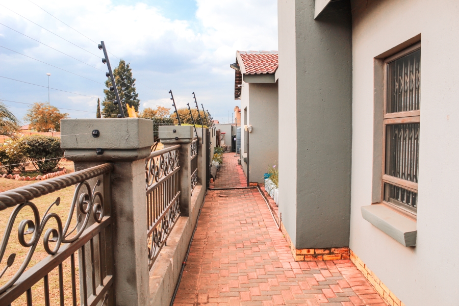 3 Bedroom Property for Sale in Geluksdal Gauteng