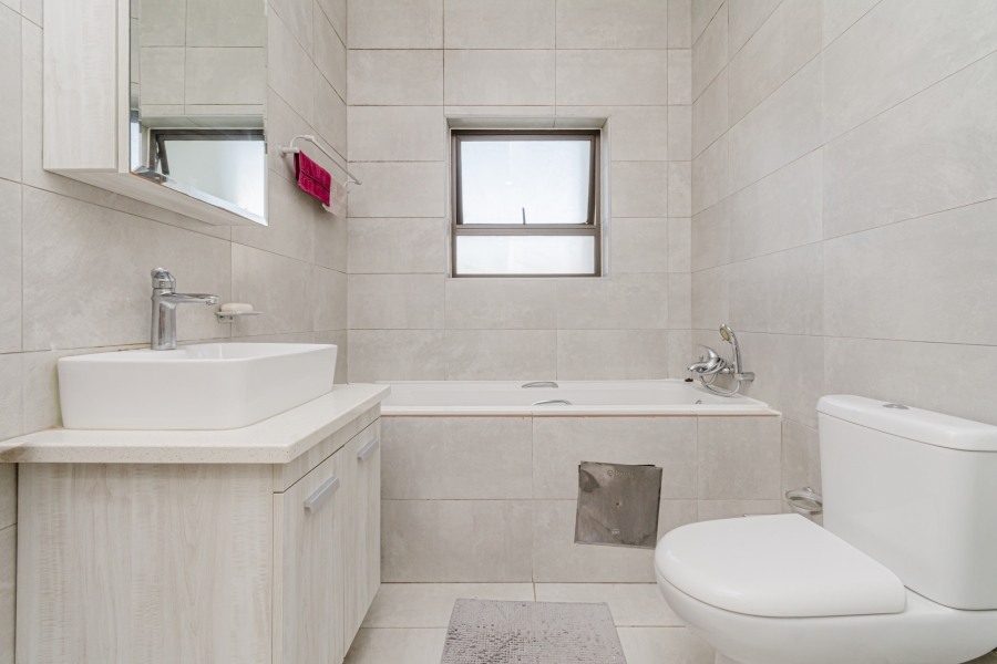 2 Bedroom Property for Sale in Broadacres Gauteng