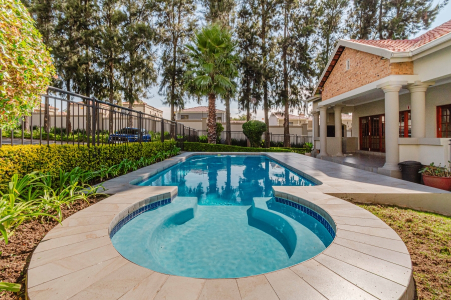 2 Bedroom Property for Sale in Broadacres Gauteng