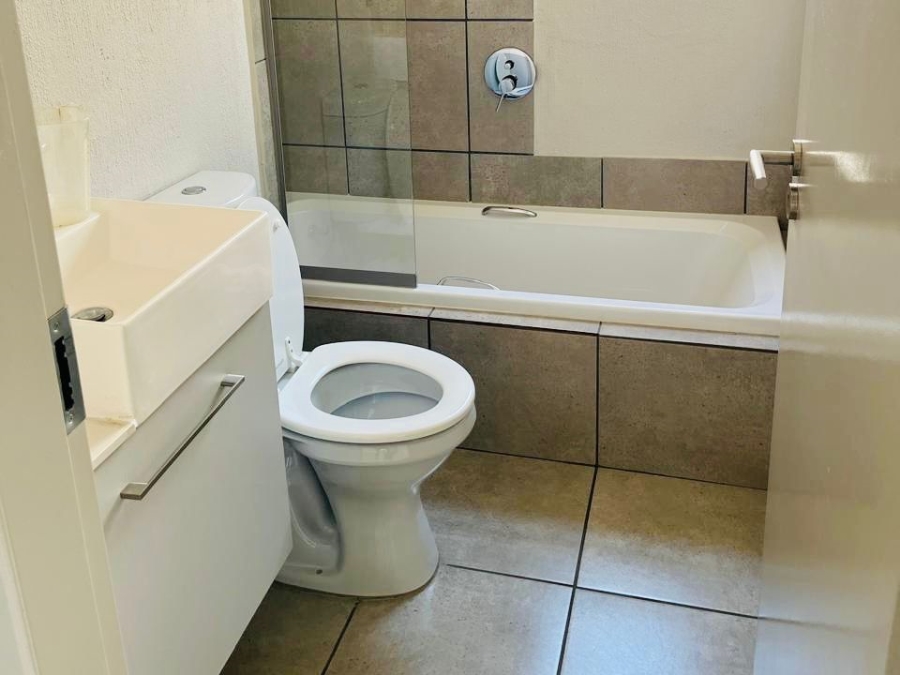 To Let 2 Bedroom Property for Rent in Broadacres Gauteng