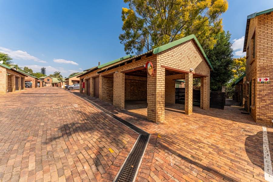2 Bedroom Property for Sale in Faerie Glen Gauteng