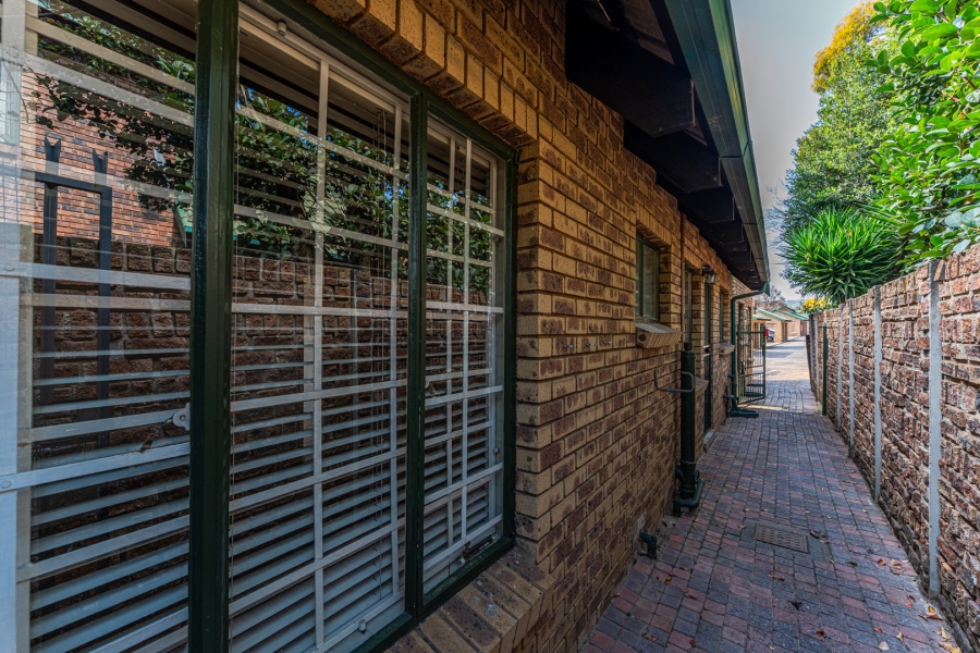 2 Bedroom Property for Sale in Faerie Glen Gauteng