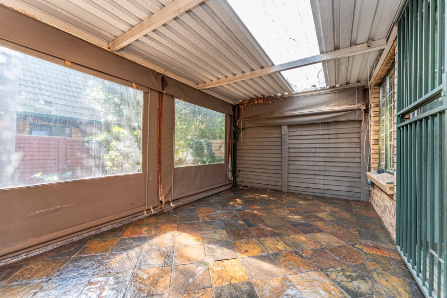 2 Bedroom Property for Sale in Faerie Glen Gauteng