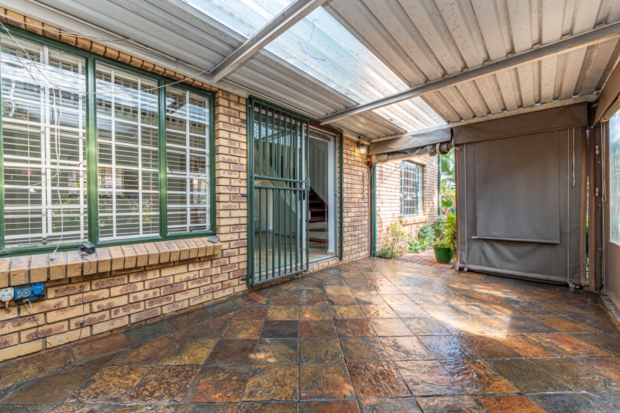 2 Bedroom Property for Sale in Faerie Glen Gauteng