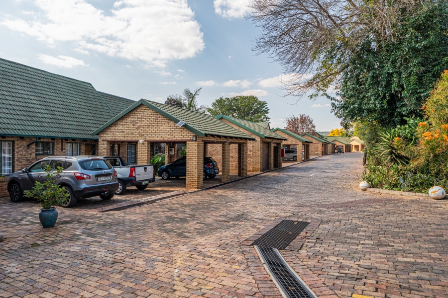 2 Bedroom Property for Sale in Faerie Glen Gauteng