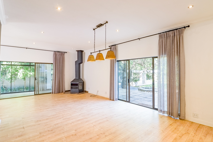 5 Bedroom Property for Sale in Silver Lakes Golf Estate Gauteng