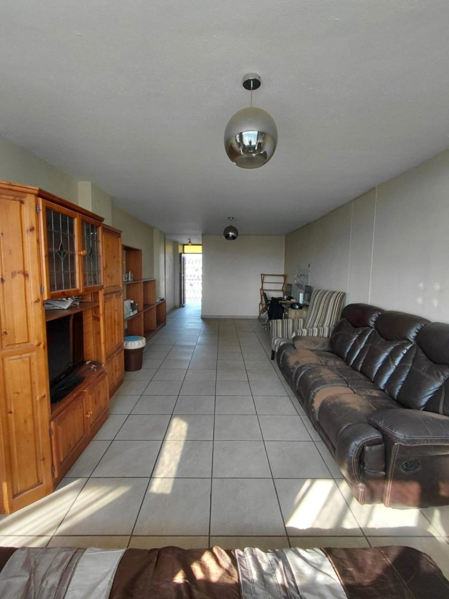 2 Bedroom Property for Sale in Queenswood Gauteng