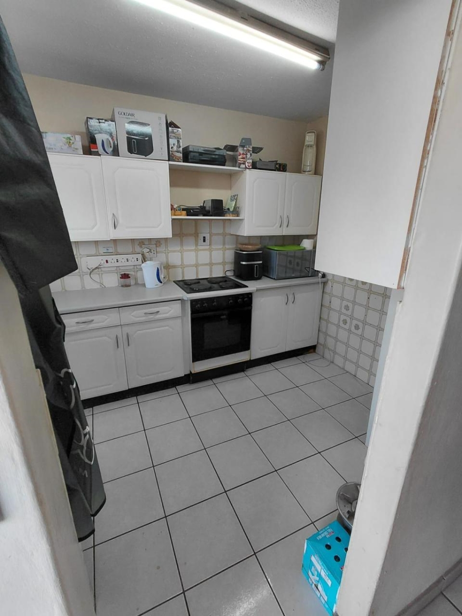 2 Bedroom Property for Sale in Queenswood Gauteng