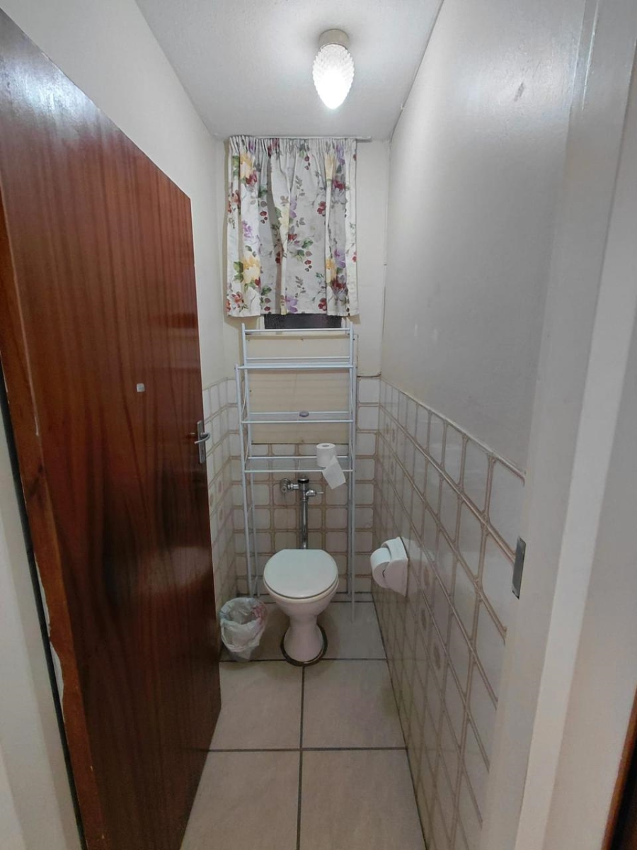 2 Bedroom Property for Sale in Queenswood Gauteng