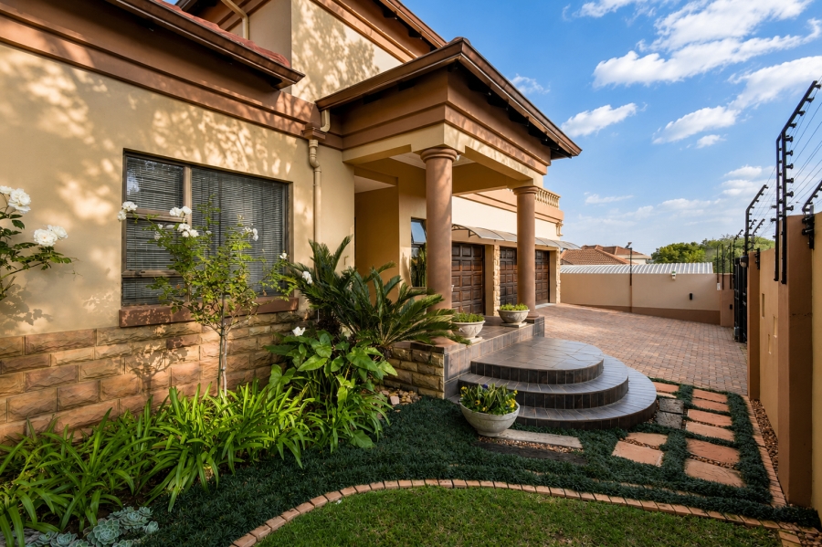 4 Bedroom Property for Sale in Faerie Glen Gauteng