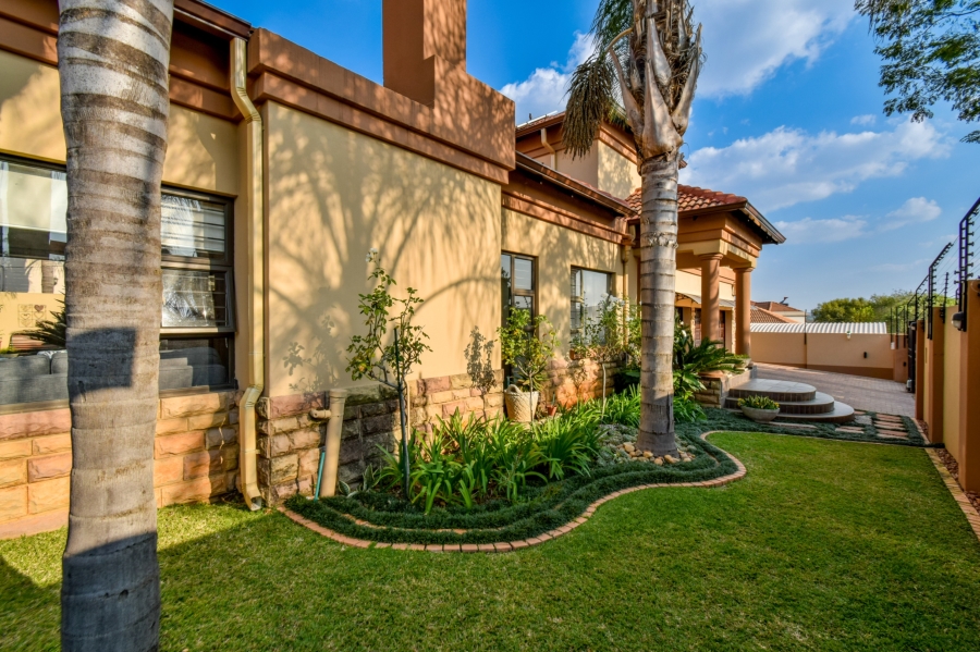 4 Bedroom Property for Sale in Faerie Glen Gauteng