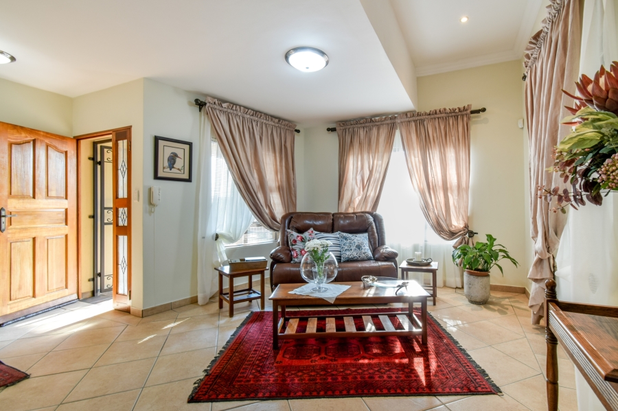 4 Bedroom Property for Sale in Faerie Glen Gauteng