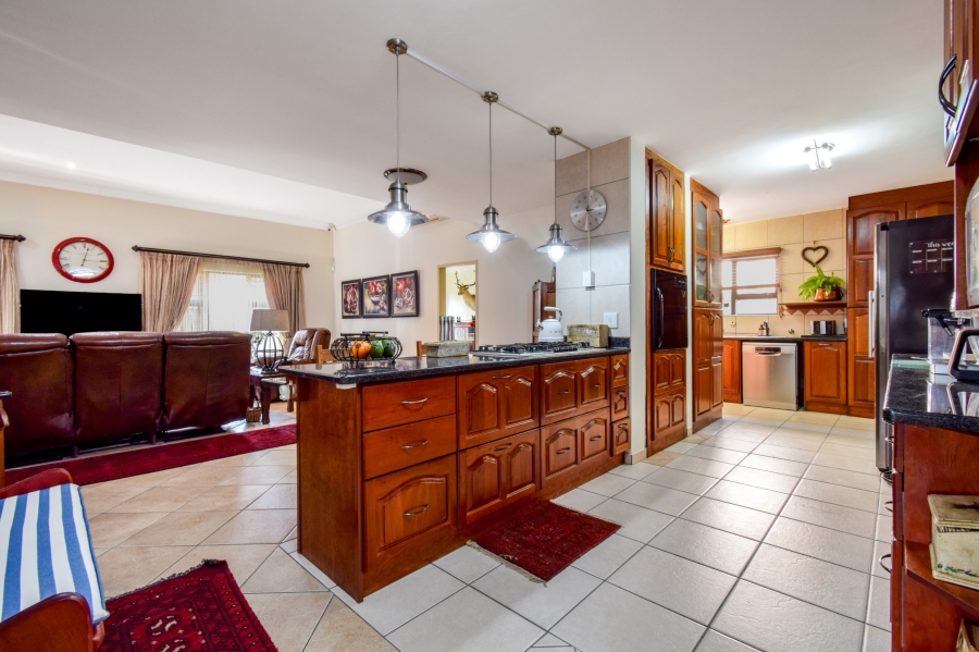 4 Bedroom Property for Sale in Faerie Glen Gauteng