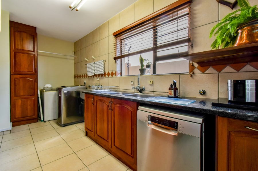 4 Bedroom Property for Sale in Faerie Glen Gauteng