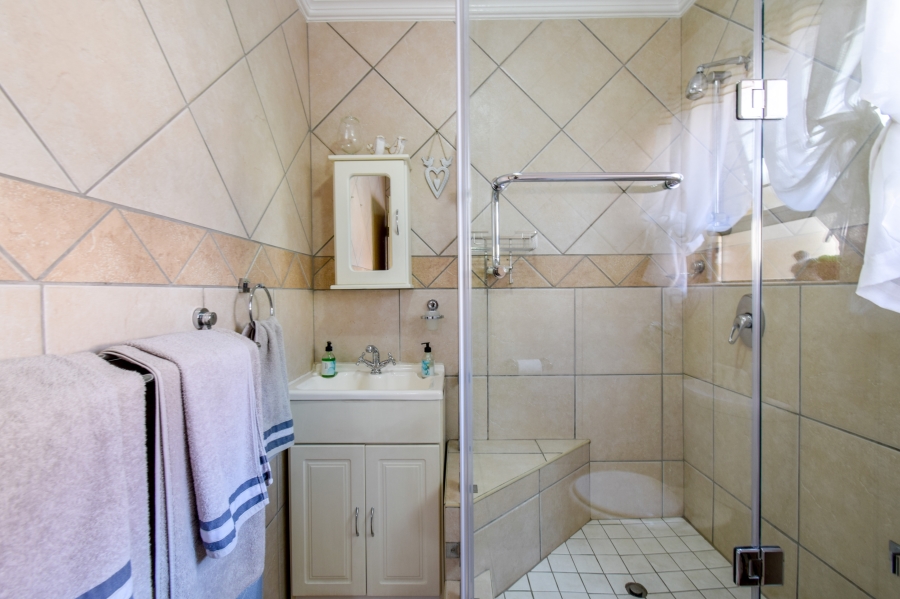 4 Bedroom Property for Sale in Faerie Glen Gauteng