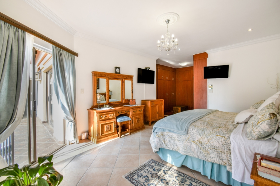 4 Bedroom Property for Sale in Faerie Glen Gauteng