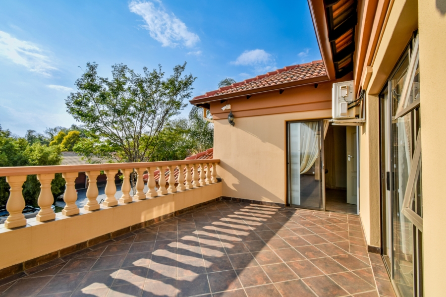 4 Bedroom Property for Sale in Faerie Glen Gauteng