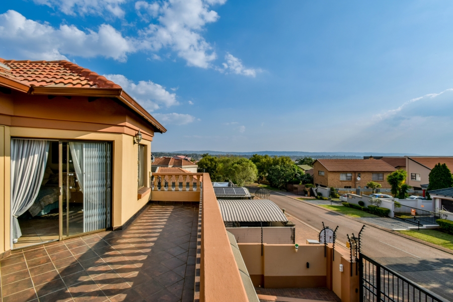 4 Bedroom Property for Sale in Faerie Glen Gauteng