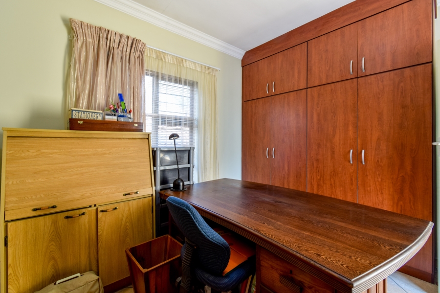 4 Bedroom Property for Sale in Faerie Glen Gauteng