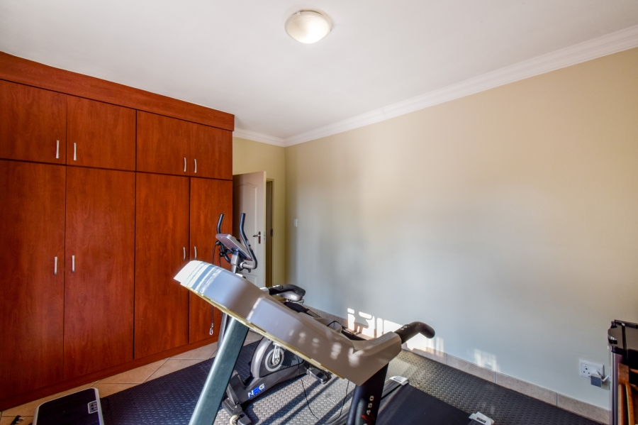 4 Bedroom Property for Sale in Faerie Glen Gauteng