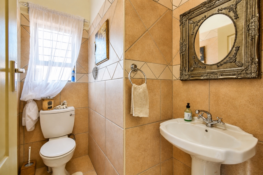 4 Bedroom Property for Sale in Faerie Glen Gauteng