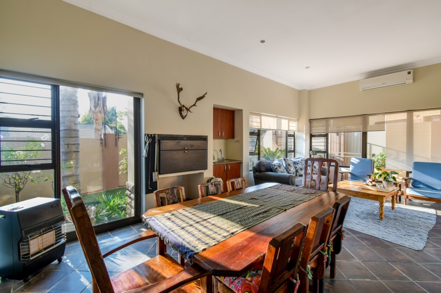 4 Bedroom Property for Sale in Faerie Glen Gauteng