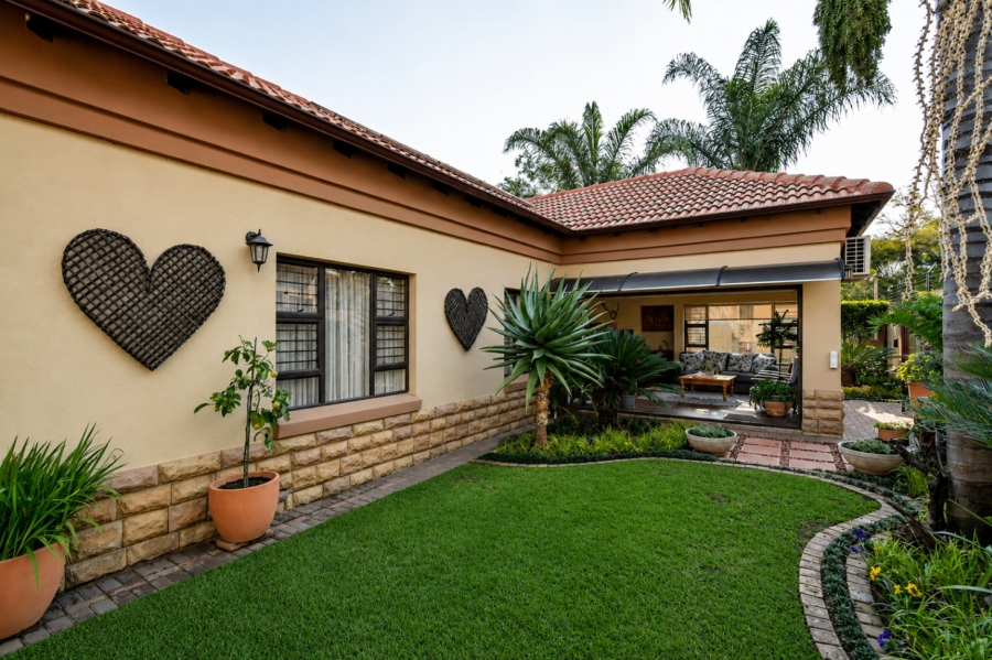 4 Bedroom Property for Sale in Faerie Glen Gauteng