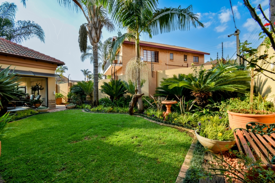 4 Bedroom Property for Sale in Faerie Glen Gauteng