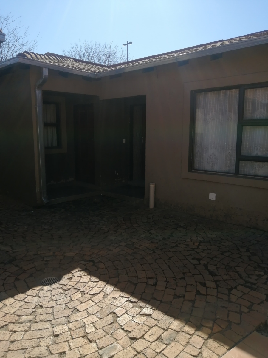 To Let Commercial Property for Rent in Chiawelo Gauteng