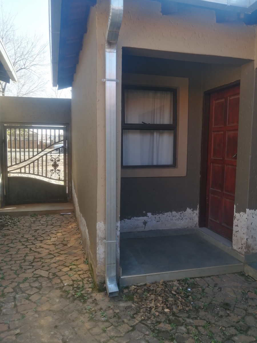 To Let Commercial Property for Rent in Chiawelo Gauteng