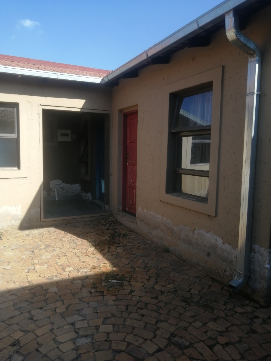 To Let Commercial Property for Rent in Chiawelo Gauteng