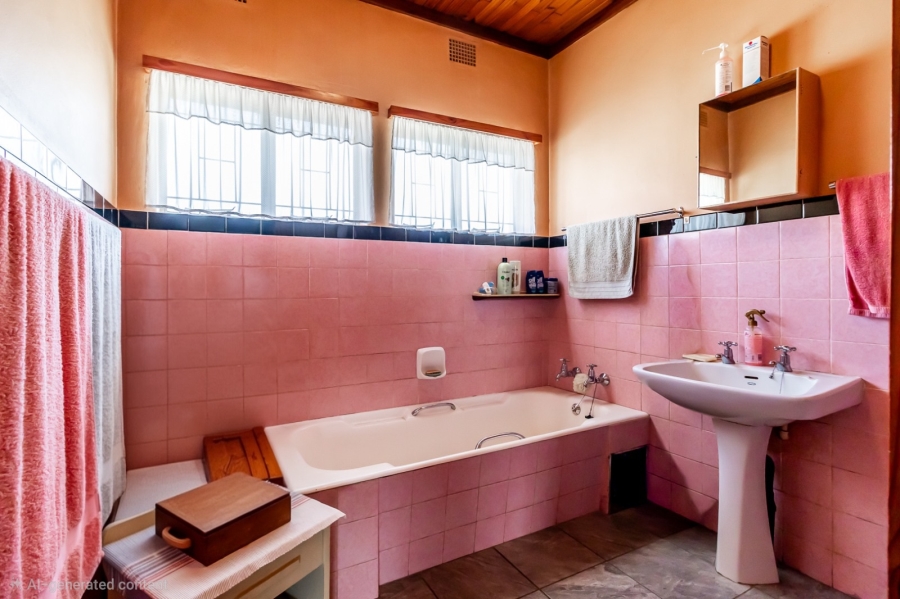 3 Bedroom Property for Sale in Les Marais Gauteng