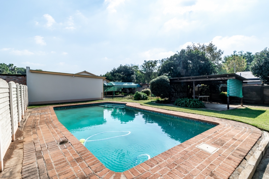 3 Bedroom Property for Sale in Les Marais Gauteng