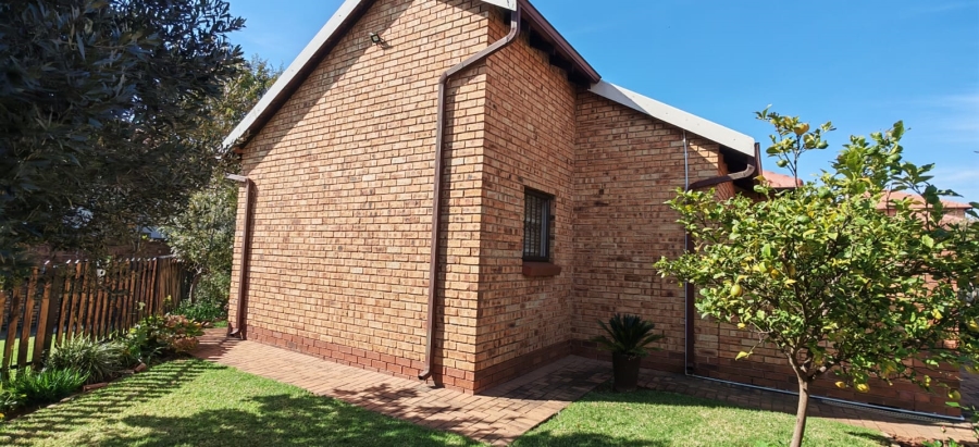 To Let 2 Bedroom Property for Rent in Brentwood Gauteng