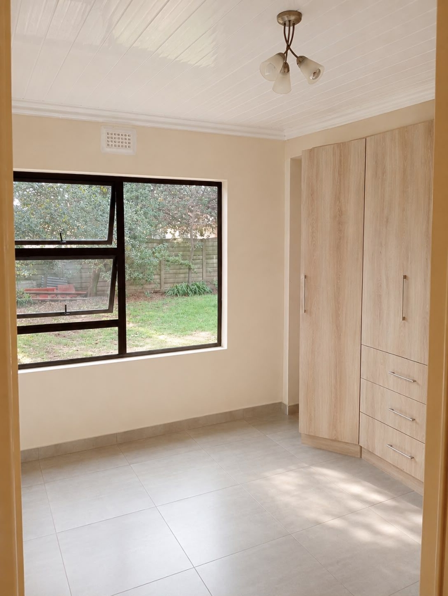 To Let 2 Bedroom Property for Rent in Crystal Park Gauteng