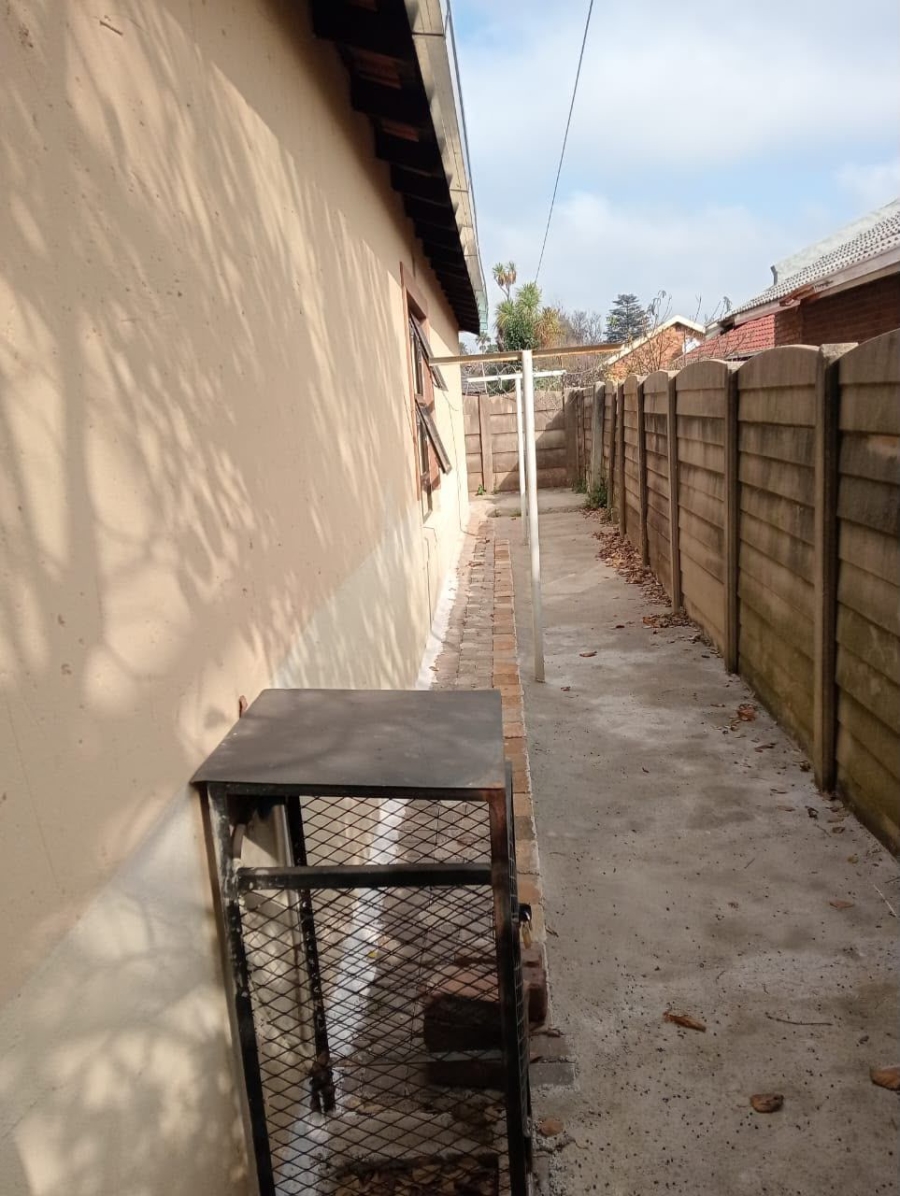 To Let 2 Bedroom Property for Rent in Crystal Park Gauteng