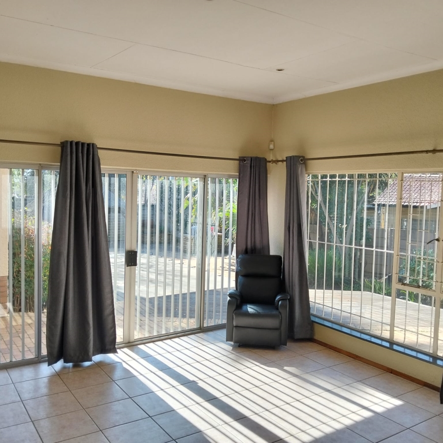 5 Bedroom Property for Sale in Eden Glen Gauteng