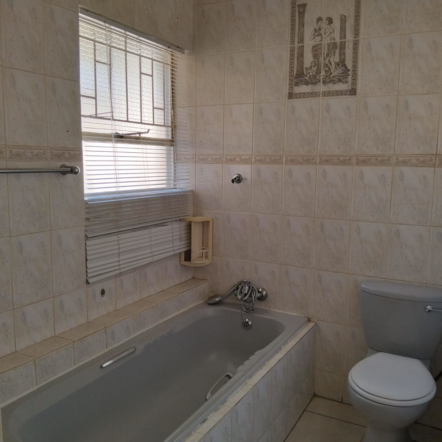 5 Bedroom Property for Sale in Eden Glen Gauteng