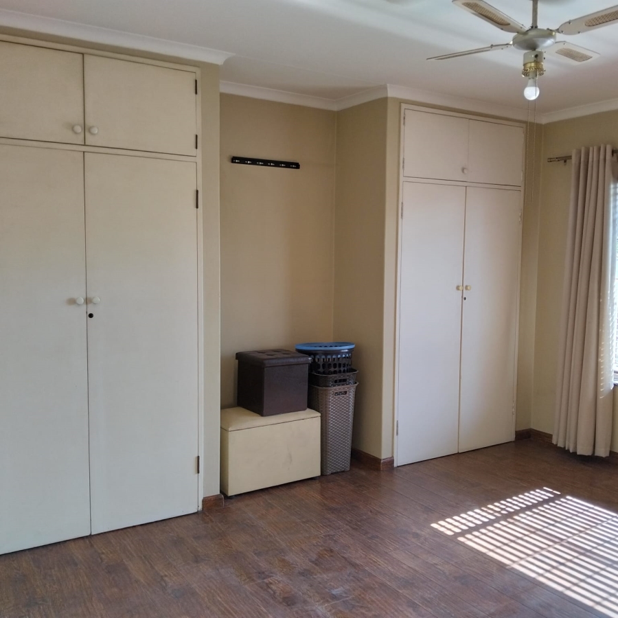 5 Bedroom Property for Sale in Eden Glen Gauteng