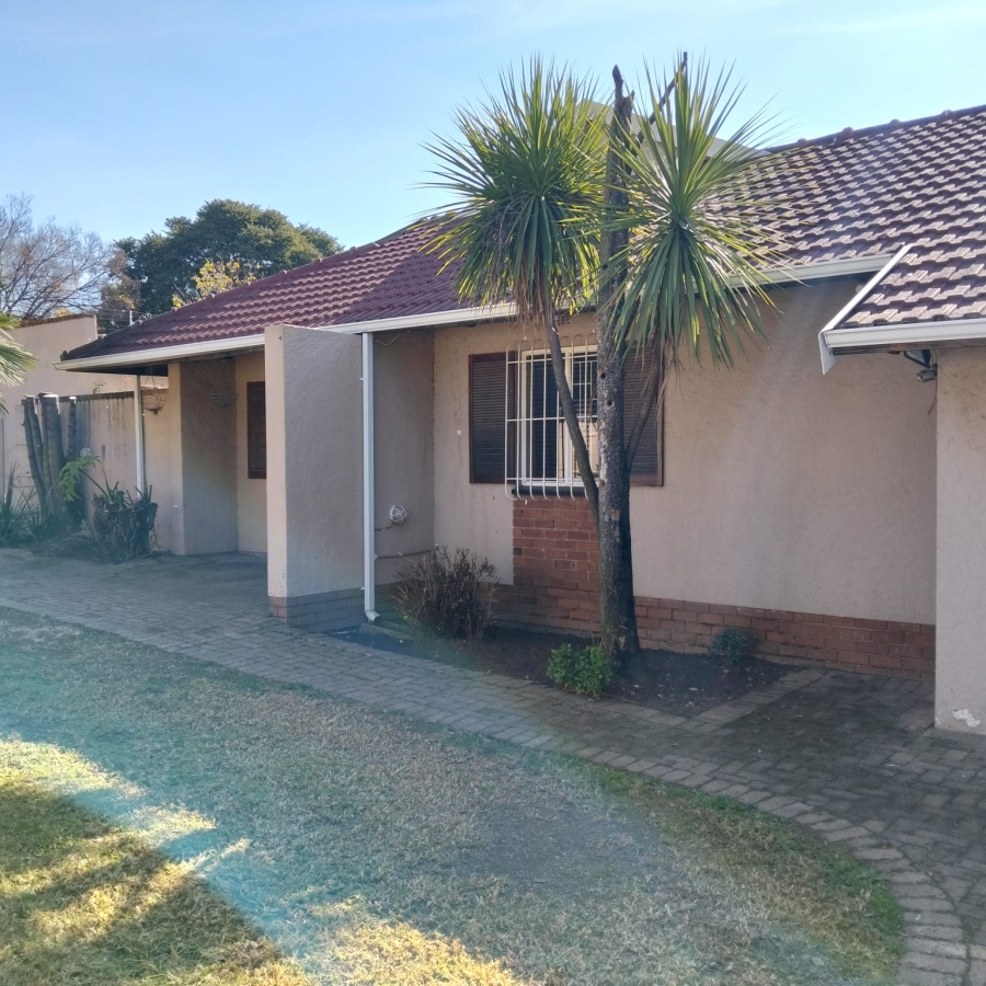 5 Bedroom Property for Sale in Eden Glen Gauteng