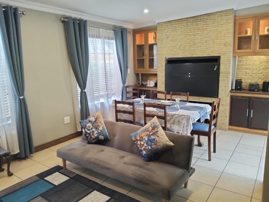 4 Bedroom Property for Sale in Garsfontein Gauteng